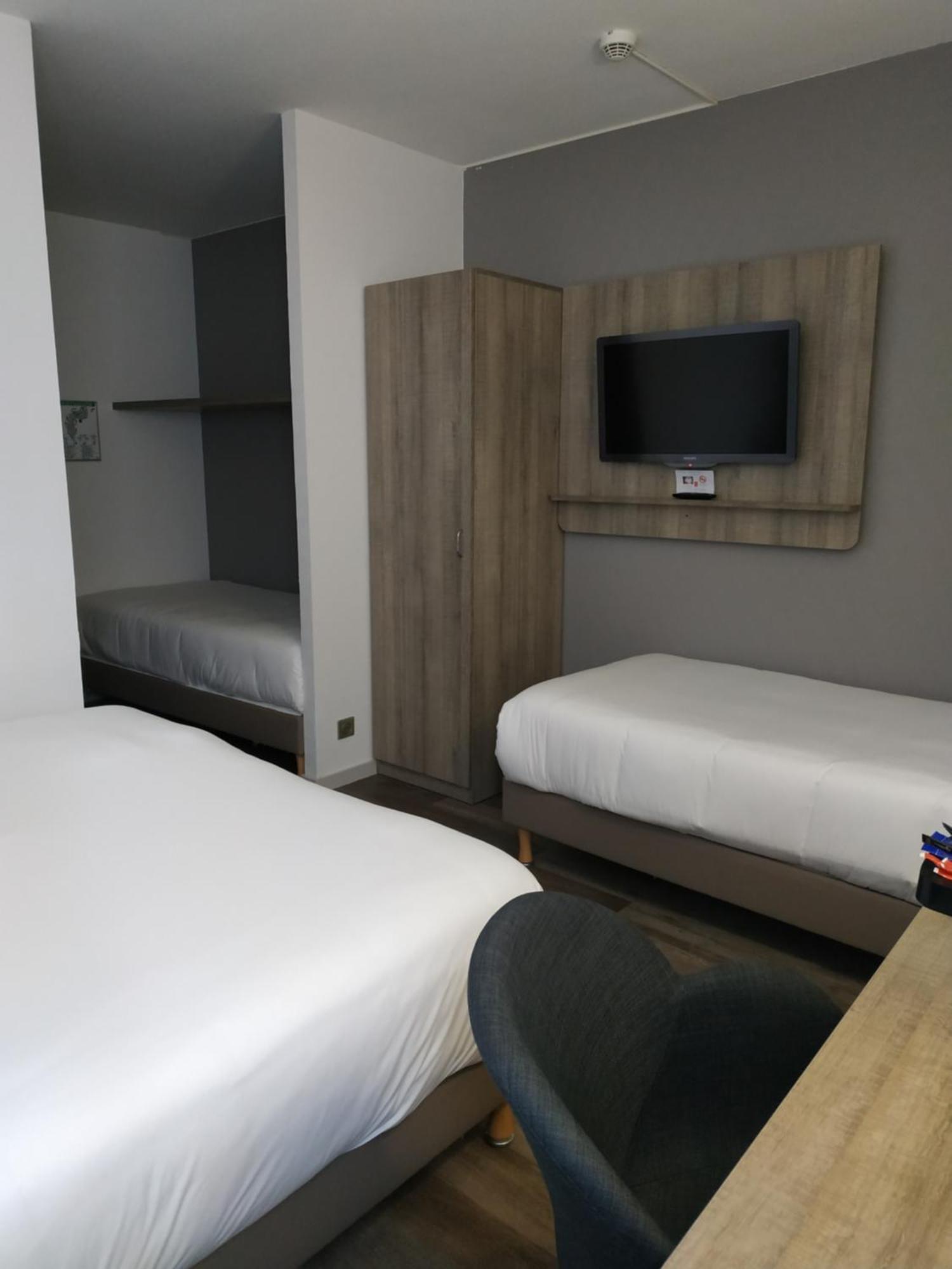 Hotel Le Circuit Le Mans Exterior photo