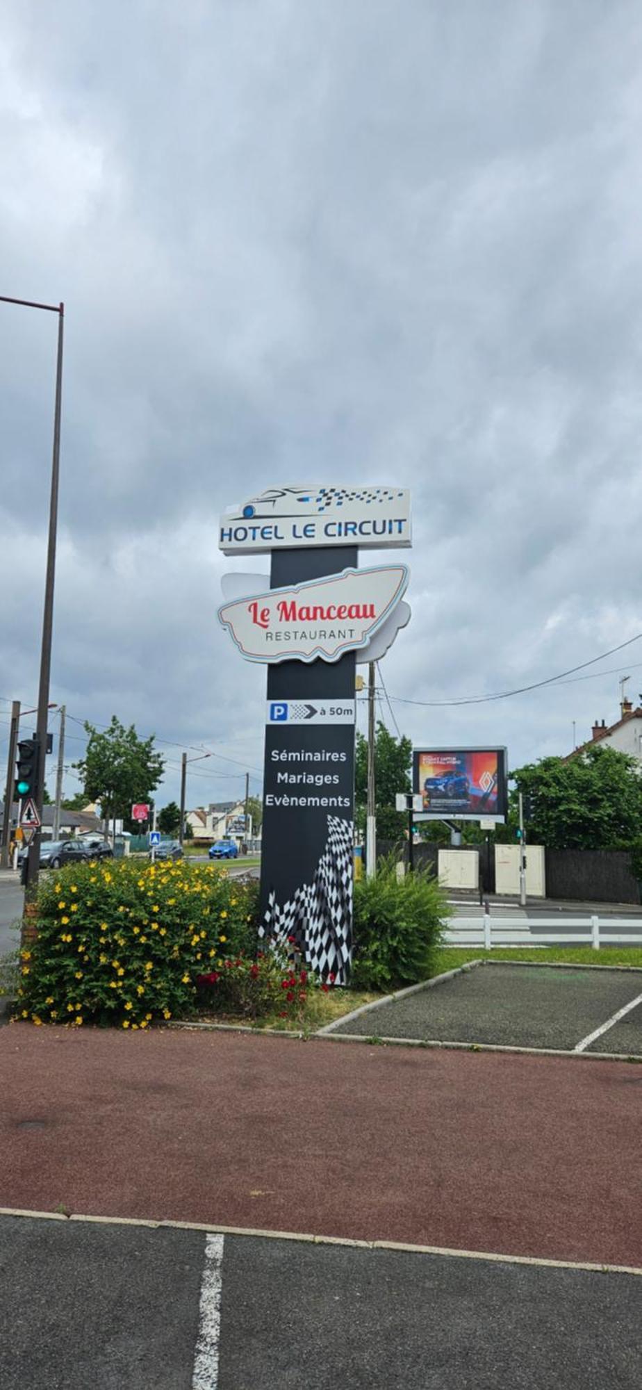 Hotel Le Circuit Le Mans Exterior photo